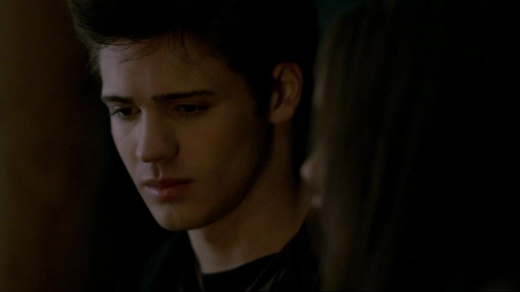 VampireDiariesWorld-dot-org_1x01Pilot_Captures02285.jpg