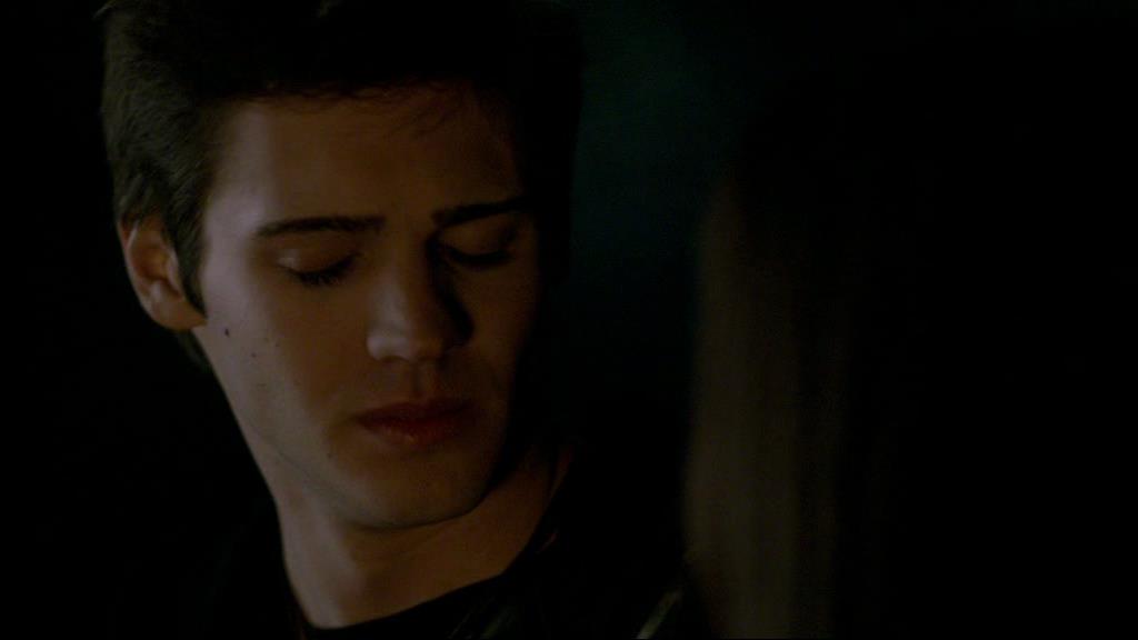 VampireDiariesWorld-dot-org_1x01Pilot_Captures02300.jpg