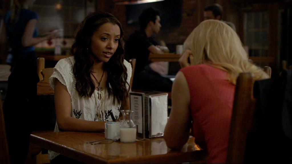 VampireDiariesWorld-dot-org_1x01Pilot_Captures02334.jpg