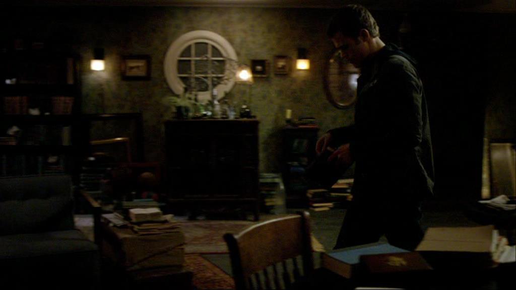 VampireDiariesWorld-dot-org_1x01Pilot_Captures02438.jpg