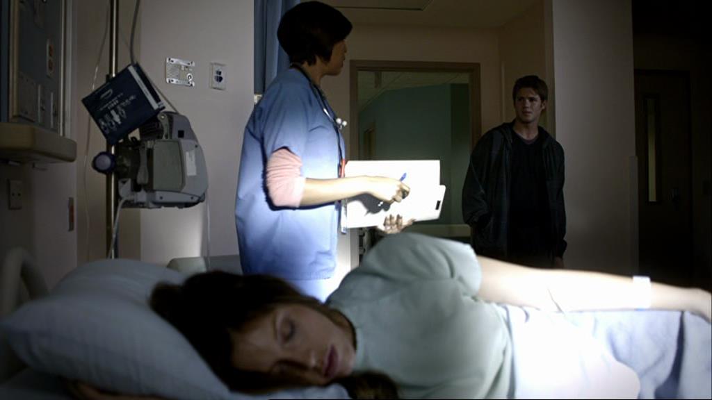 VampireDiariesWorld_dot_org-1x02TheNightOfTheComet00183.jpg