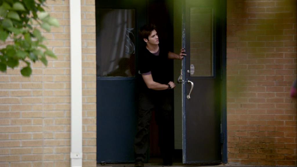 VampireDiariesWorld_dot_org-1x02TheNightOfTheComet00268.jpg