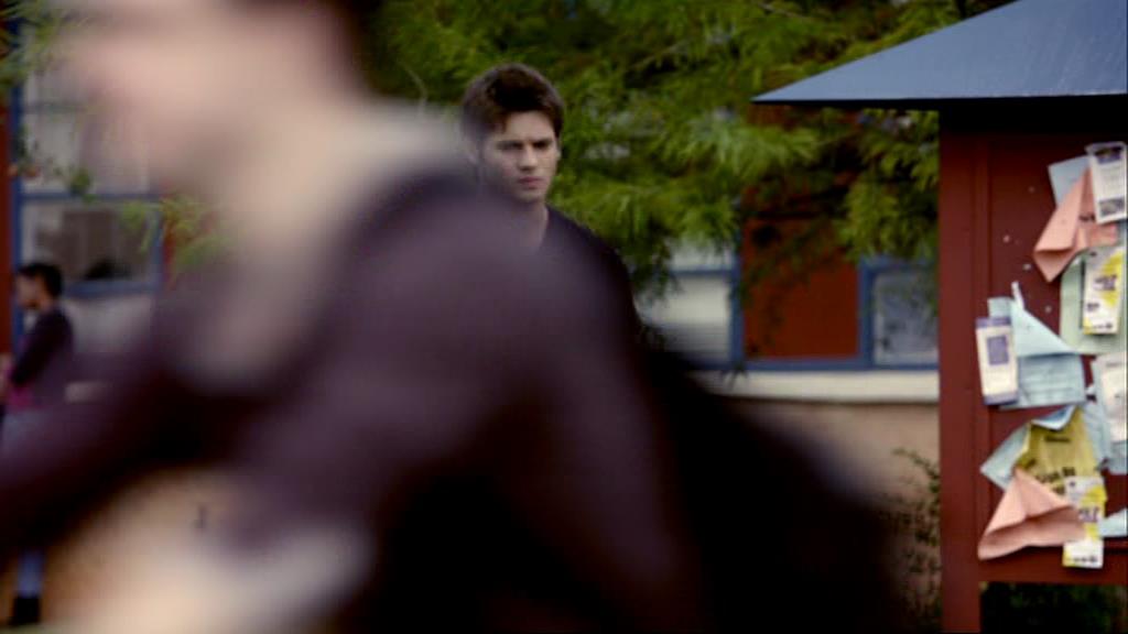 VampireDiariesWorld_dot_org-1x02TheNightOfTheComet00274.jpg