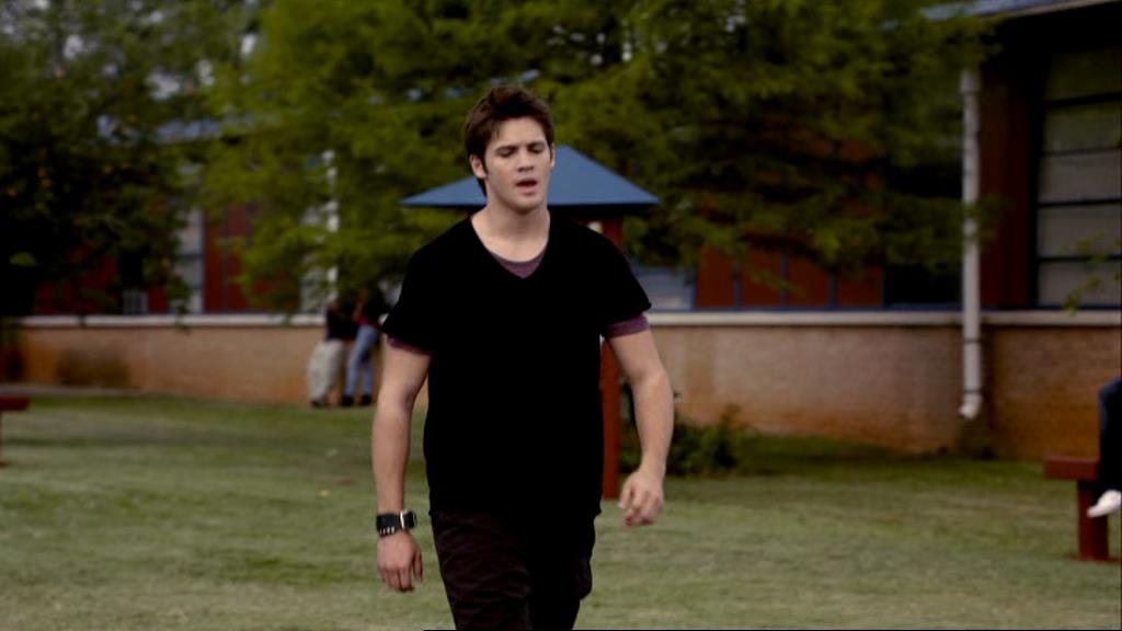 VampireDiariesWorld_dot_org-1x02TheNightOfTheComet00279.jpg