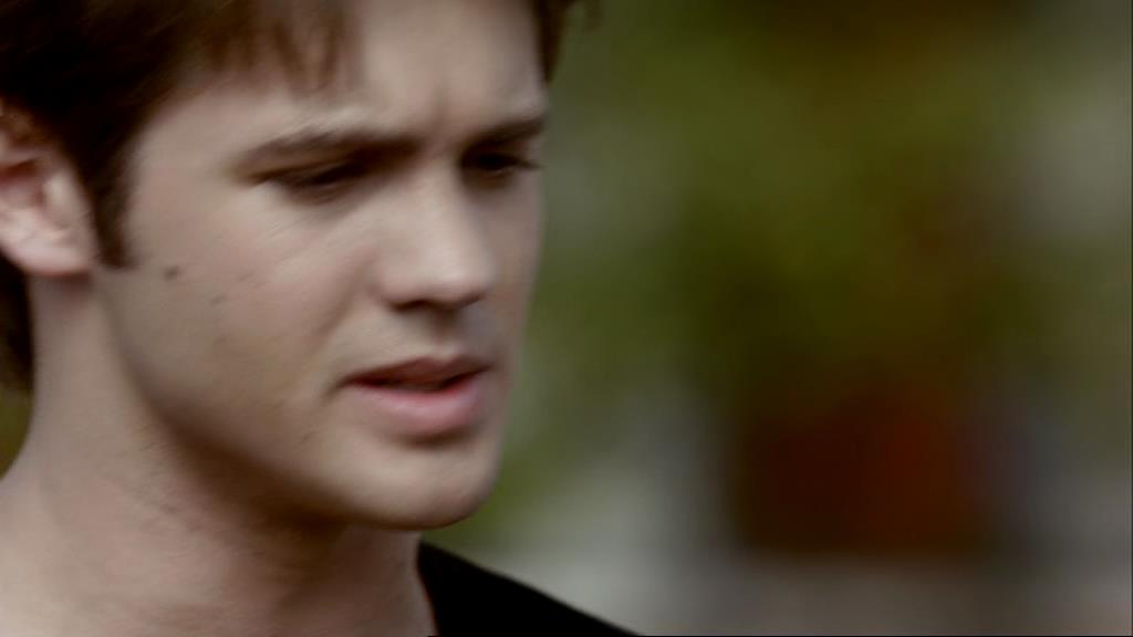 VampireDiariesWorld_dot_org-1x02TheNightOfTheComet00283.jpg