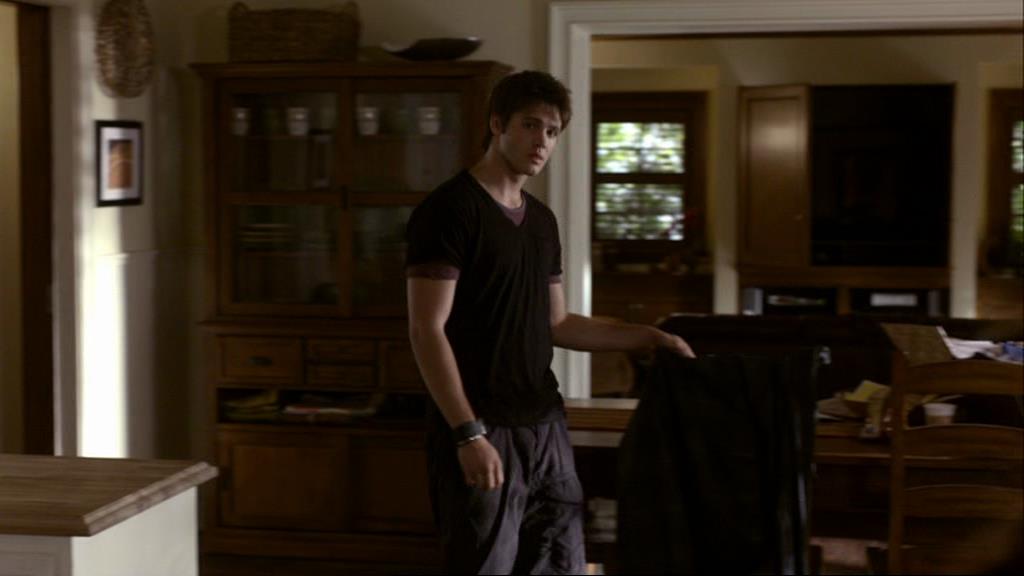 VampireDiariesWorld_dot_org-1x02TheNightOfTheComet00644.jpg