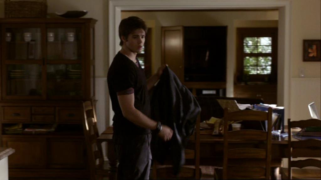 VampireDiariesWorld_dot_org-1x02TheNightOfTheComet00645.jpg