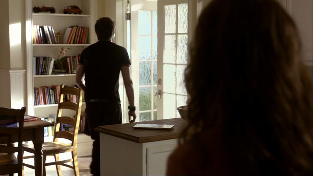 VampireDiariesWorld_dot_org-1x02TheNightOfTheComet00654.jpg