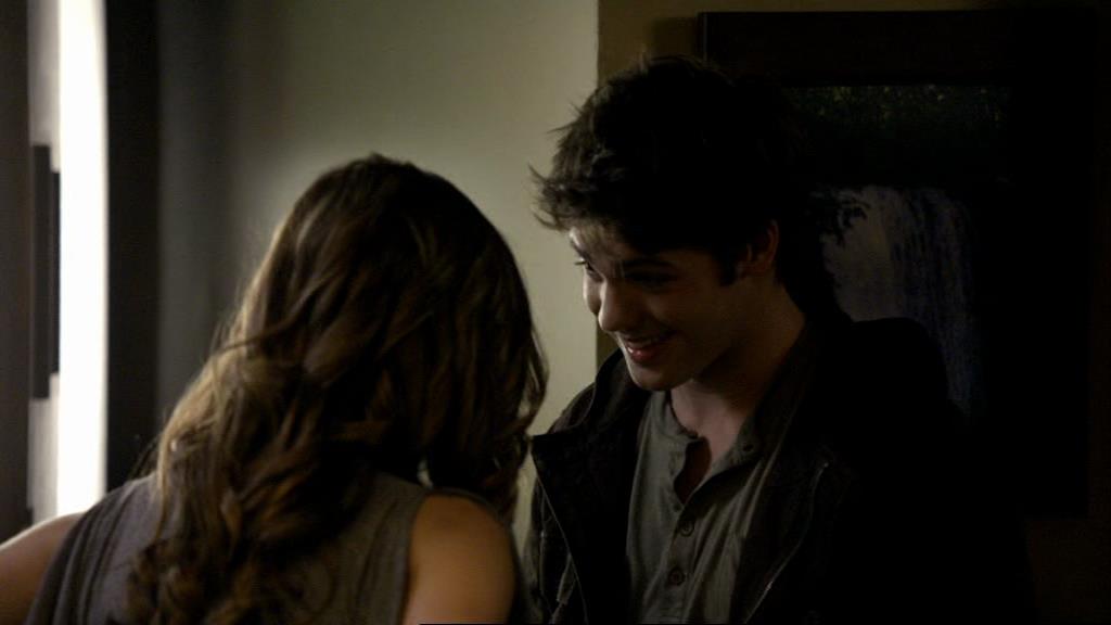 VampireDiariesWorld_dot_org-1x02TheNightOfTheComet01324.jpg