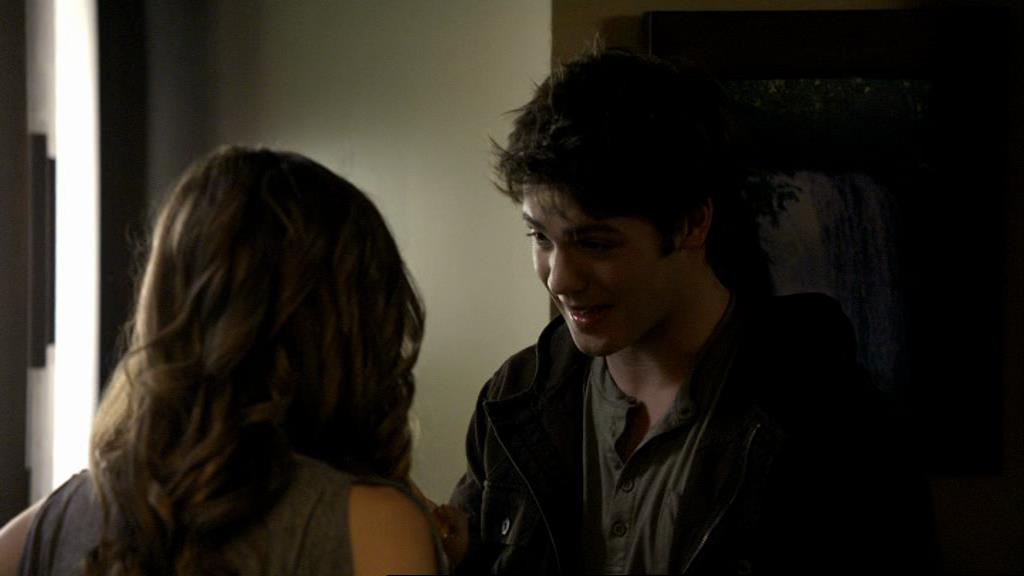 VampireDiariesWorld_dot_org-1x02TheNightOfTheComet01325.jpg