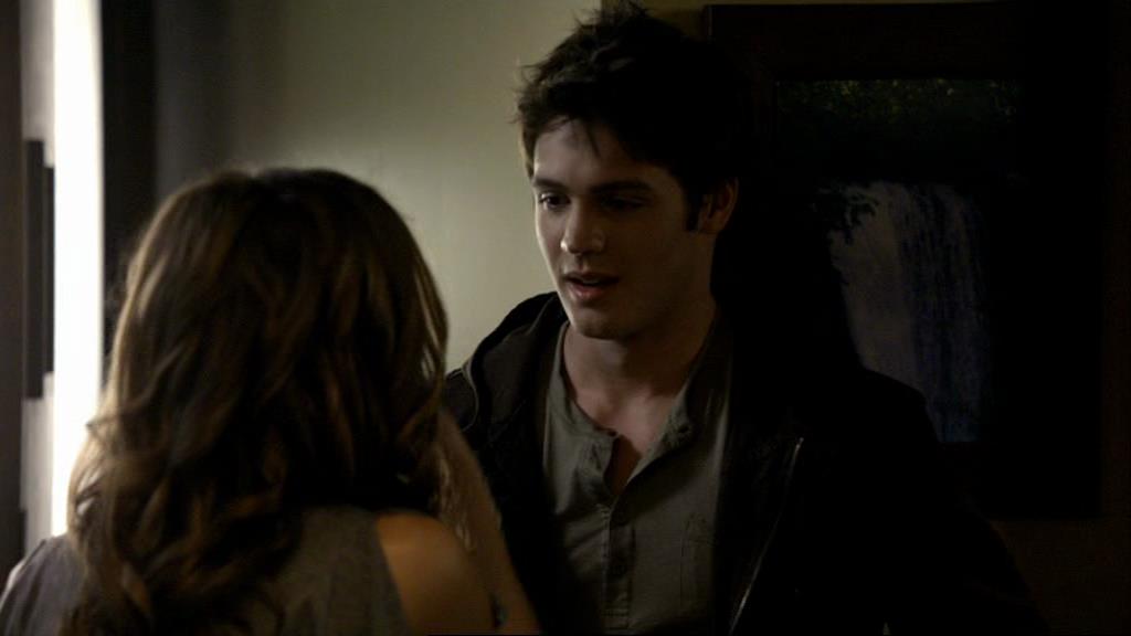 VampireDiariesWorld_dot_org-1x02TheNightOfTheComet01331.jpg