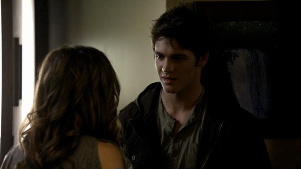 VampireDiariesWorld_dot_org-1x02TheNightOfTheComet01339.jpg