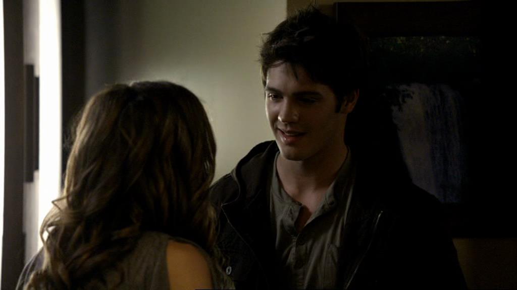 VampireDiariesWorld_dot_org-1x02TheNightOfTheComet01340.jpg