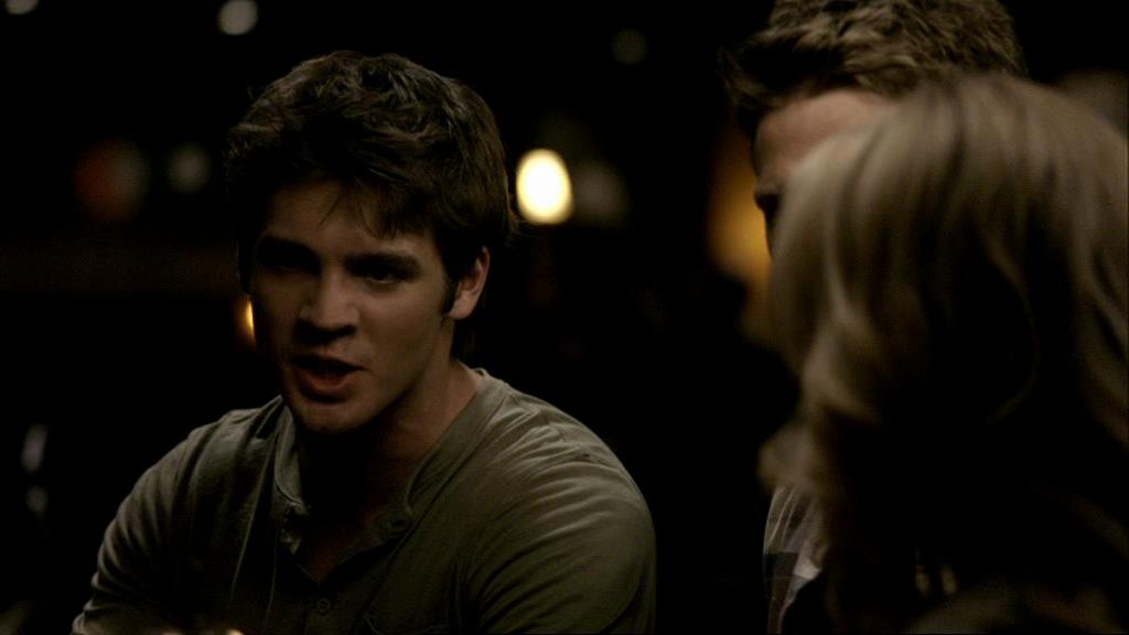 VampireDiariesWorld_dot_org-1x02TheNightOfTheComet01602.jpg