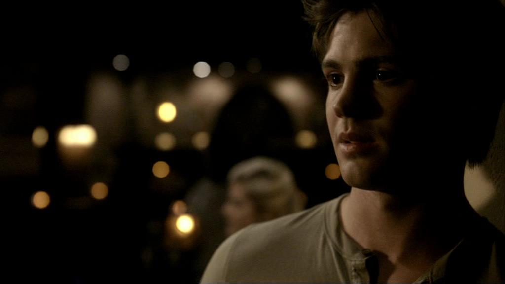 VampireDiariesWorld_dot_org-1x02TheNightOfTheComet01634.jpg