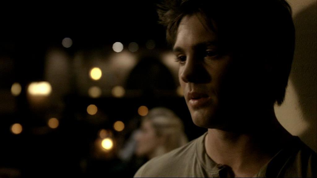 VampireDiariesWorld_dot_org-1x02TheNightOfTheComet01646.jpg