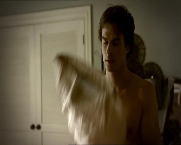 VampireDiariesWorld_dot_org-1x03FridayNightBites0102.jpg