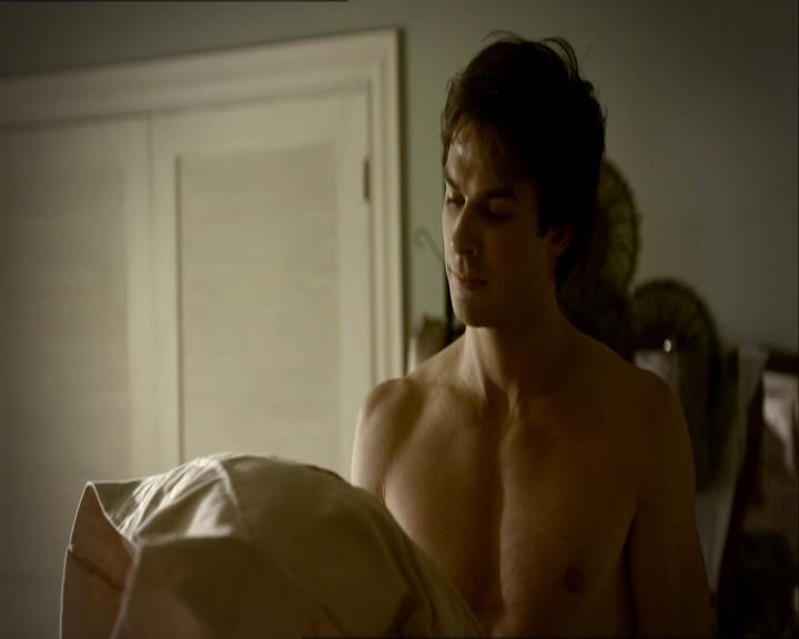 VampireDiariesWorld_dot_org-1x03FridayNightBites0106.jpg