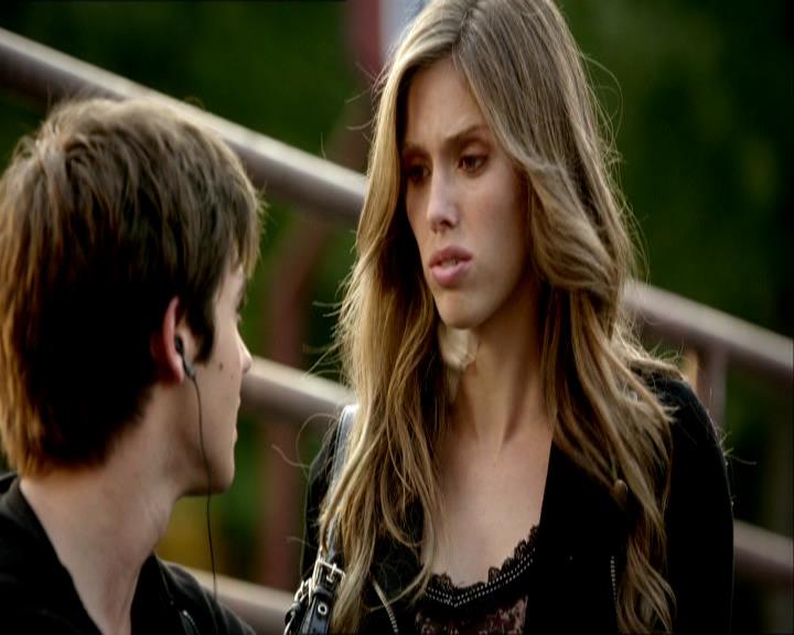 VampireDiariesWorld_dot_org-1x03FridayNightBites0205.jpg