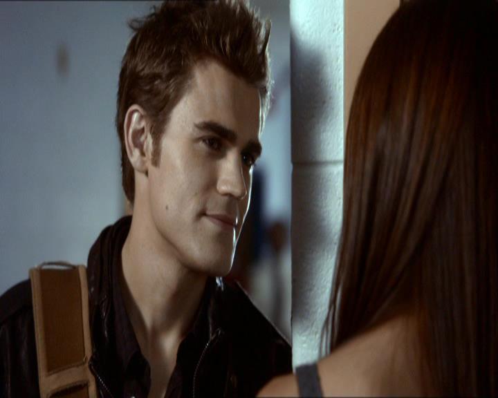 VampireDiariesWorld_dot_org-1x03FridayNightBites0327.jpg