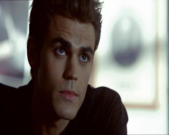 VampireDiariesWorld_dot_org-1x03FridayNightBites0403.jpg