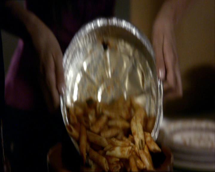 VampireDiariesWorld_dot_org-1x03FridayNightBites0854.jpg