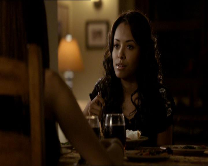 VampireDiariesWorld_dot_org-1x03FridayNightBites0922.jpg