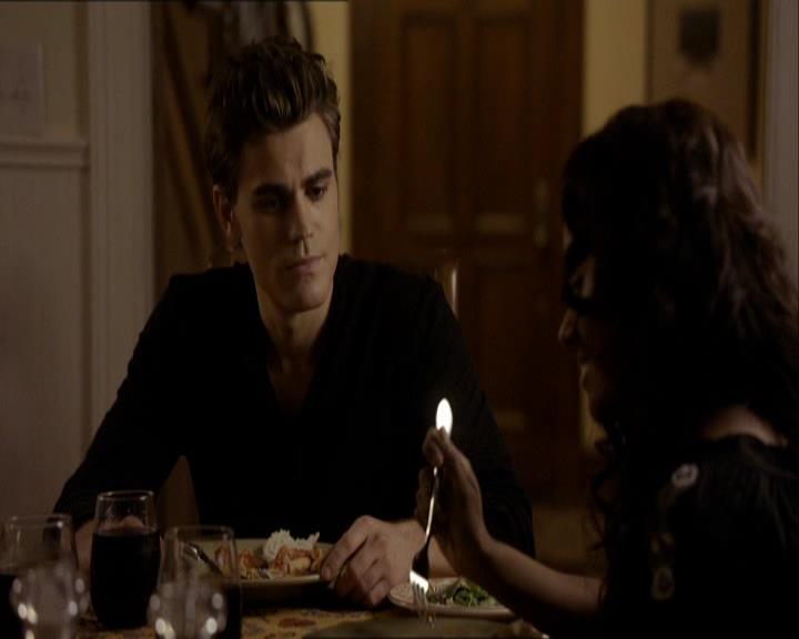 VampireDiariesWorld_dot_org-1x03FridayNightBites0925.jpg