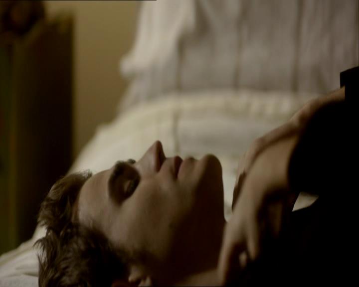 VampireDiariesWorld_dot_org-1x03FridayNightBites1400.jpg