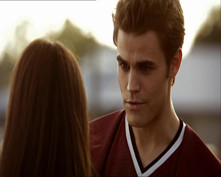 VampireDiariesWorld_dot_org-1x03FridayNightBites1520.jpg