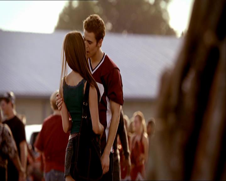 VampireDiariesWorld_dot_org-1x03FridayNightBites1571.jpg