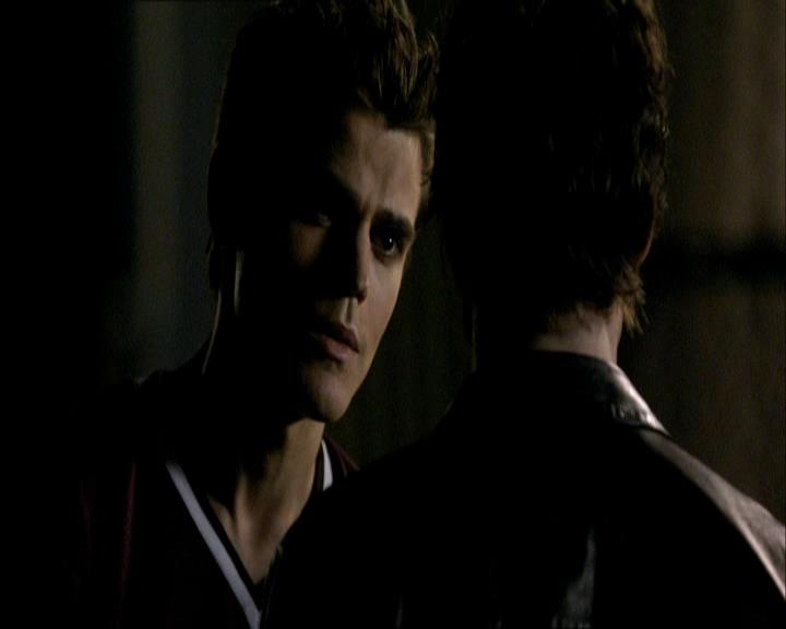 VampireDiariesWorld_dot_org-1x03FridayNightBites2005.jpg