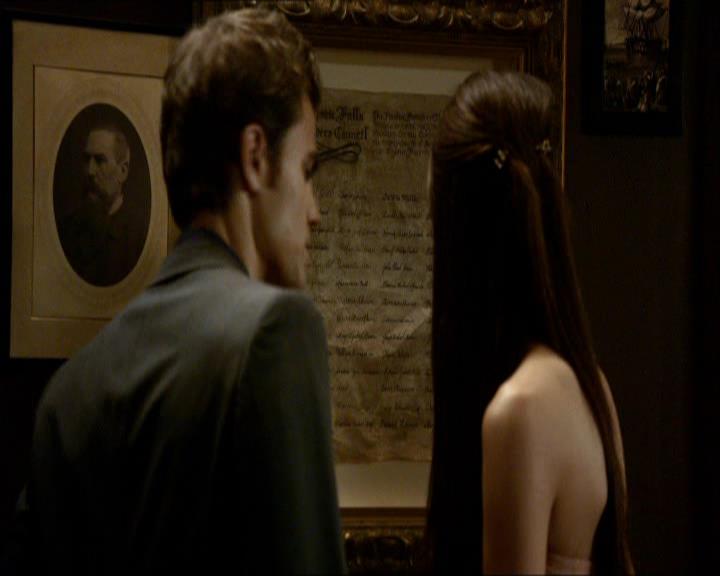 VampireDiariesWorld_dot_org-104FamilyTies1248.jpg