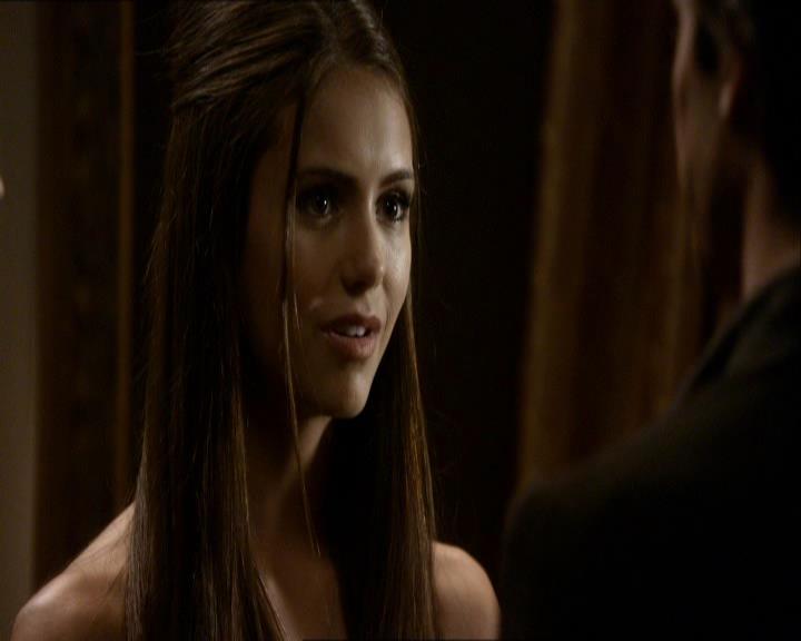 VampireDiariesWorld_dot_org-104FamilyTies1270.jpg