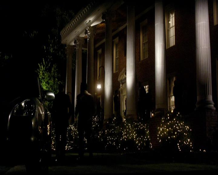 VampireDiariesWorld_dot_org-104FamilyTies1299.jpg