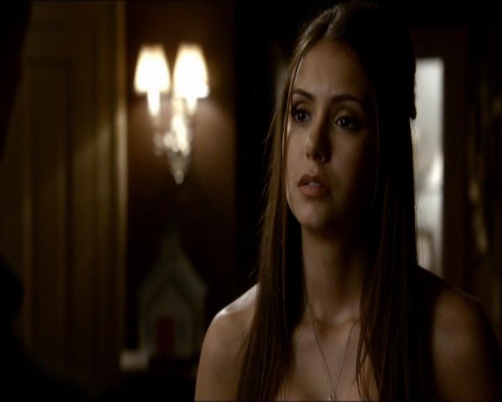 VampireDiariesWorld_dot_org-104FamilyTies1320.jpg