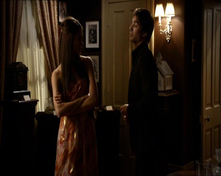 VampireDiariesWorld_dot_org-104FamilyTies1366.jpg