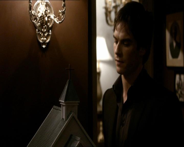 VampireDiariesWorld_dot_org-104FamilyTies1374.jpg