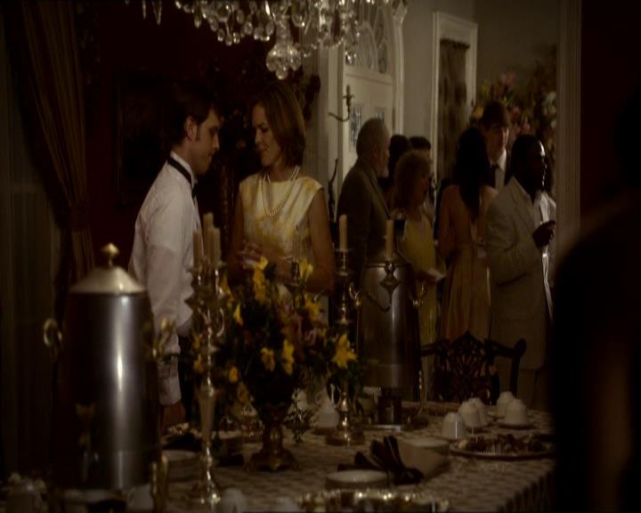 VampireDiariesWorld_dot_org-104FamilyTies1883.jpg