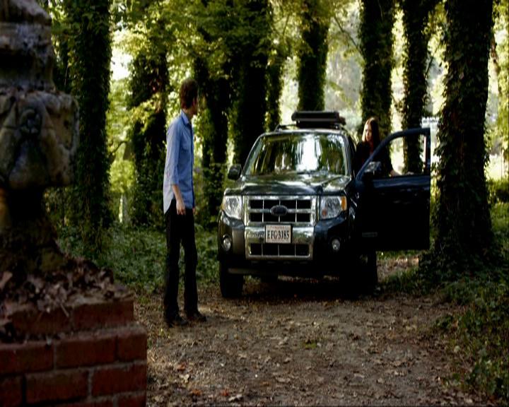 VampireDiariesWorld_dot_org-106LostGirls0684.jpg