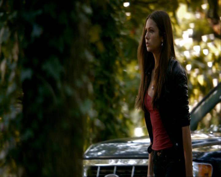 VampireDiariesWorld_dot_org-106LostGirls0704.jpg