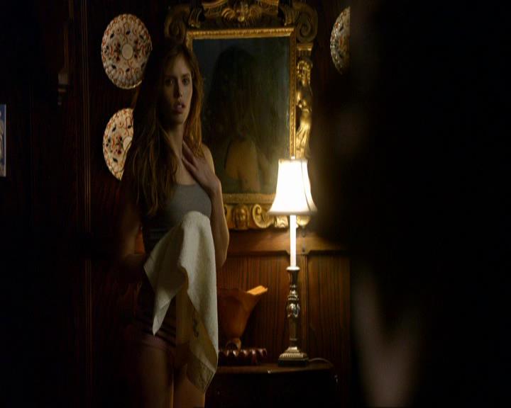 VampireDiariesWorld_dot_org-106LostGirls0926.jpg