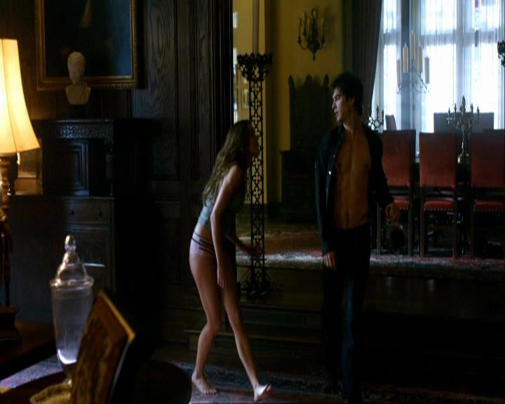 VampireDiariesWorld_dot_org-106LostGirls1215.jpg