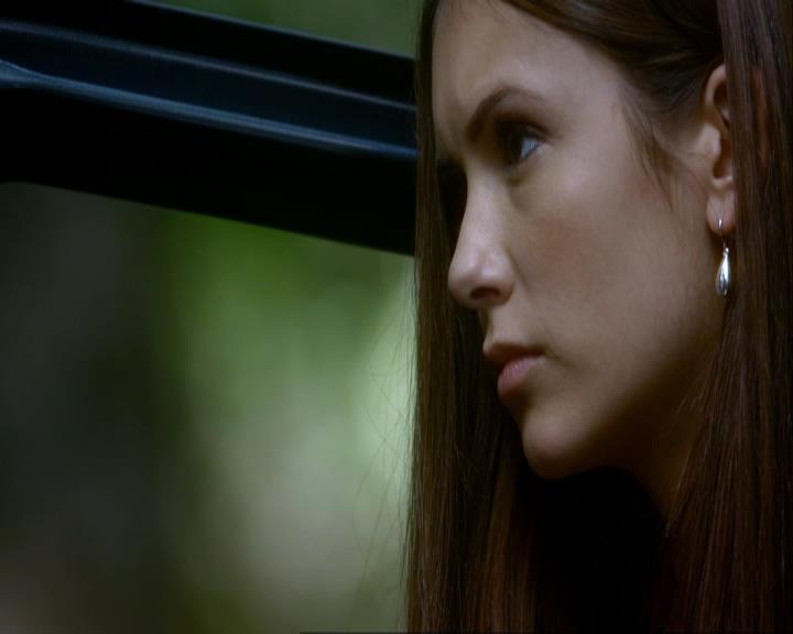 VampireDiariesWorld_dot_org-106LostGirls1528.jpg