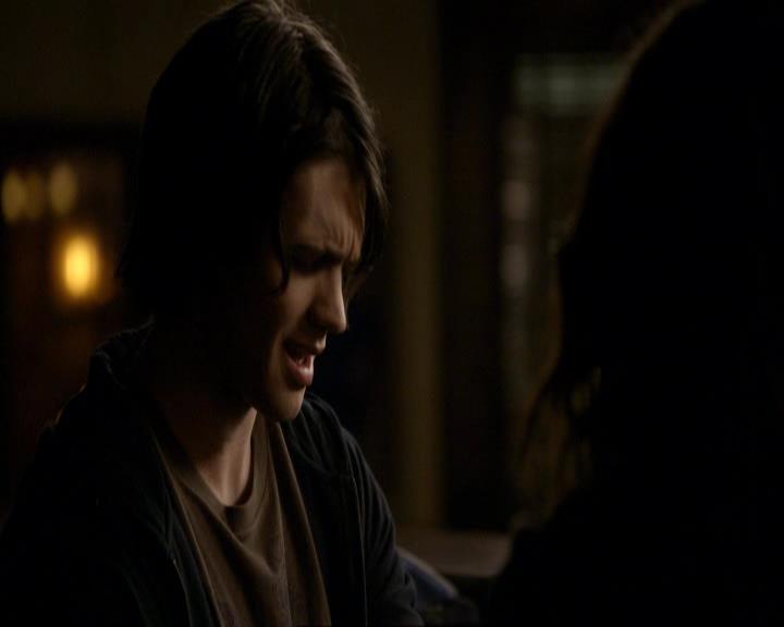 VampireDiariesWorld_dot_org-117LetTheRightOneIn0298.jpg