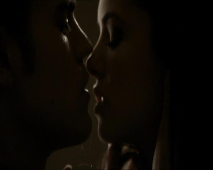 VampireDiariesWorld_dot_org-118UnderControl0504.jpg