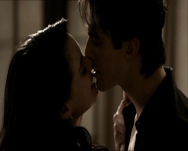 VampireDiariesWorld_dot_org-121Isobel0900.jpg