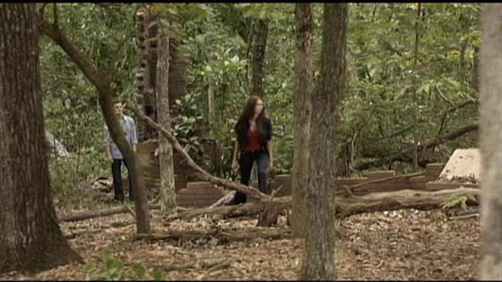 VampireDiariesWorld-dot-org_TVD-S1-UnairedScenes1x05_Captures00008.jpg