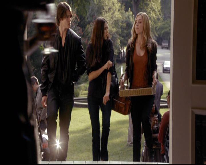 VampireDiariesWorld-dot-org_2x01TheReturn1233.jpg