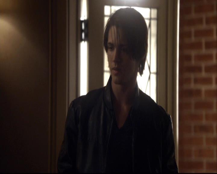 VampireDiariesWorld-dot-org_2x01TheReturn1312.jpg